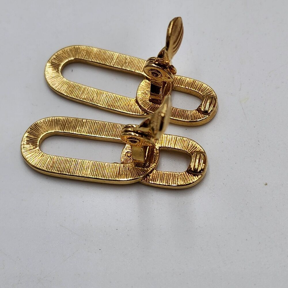 Vintage Monet Gold Tone Rare Chain Clip-On Dangle Earrings Long Chic Unique - Picture 3 of 5